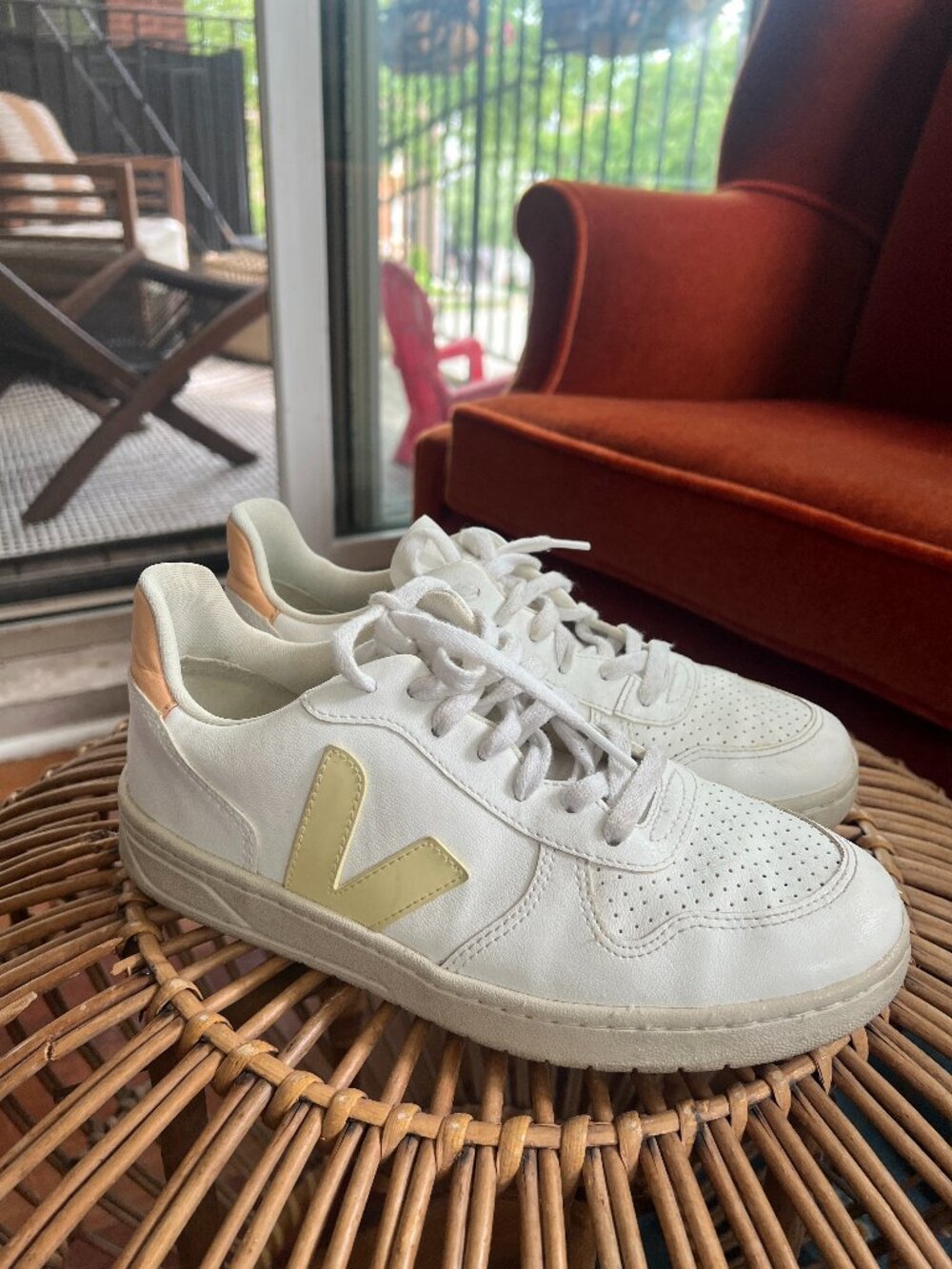 Veja V-10 CWL Women's White Sun Peach Sneakers  Size 8